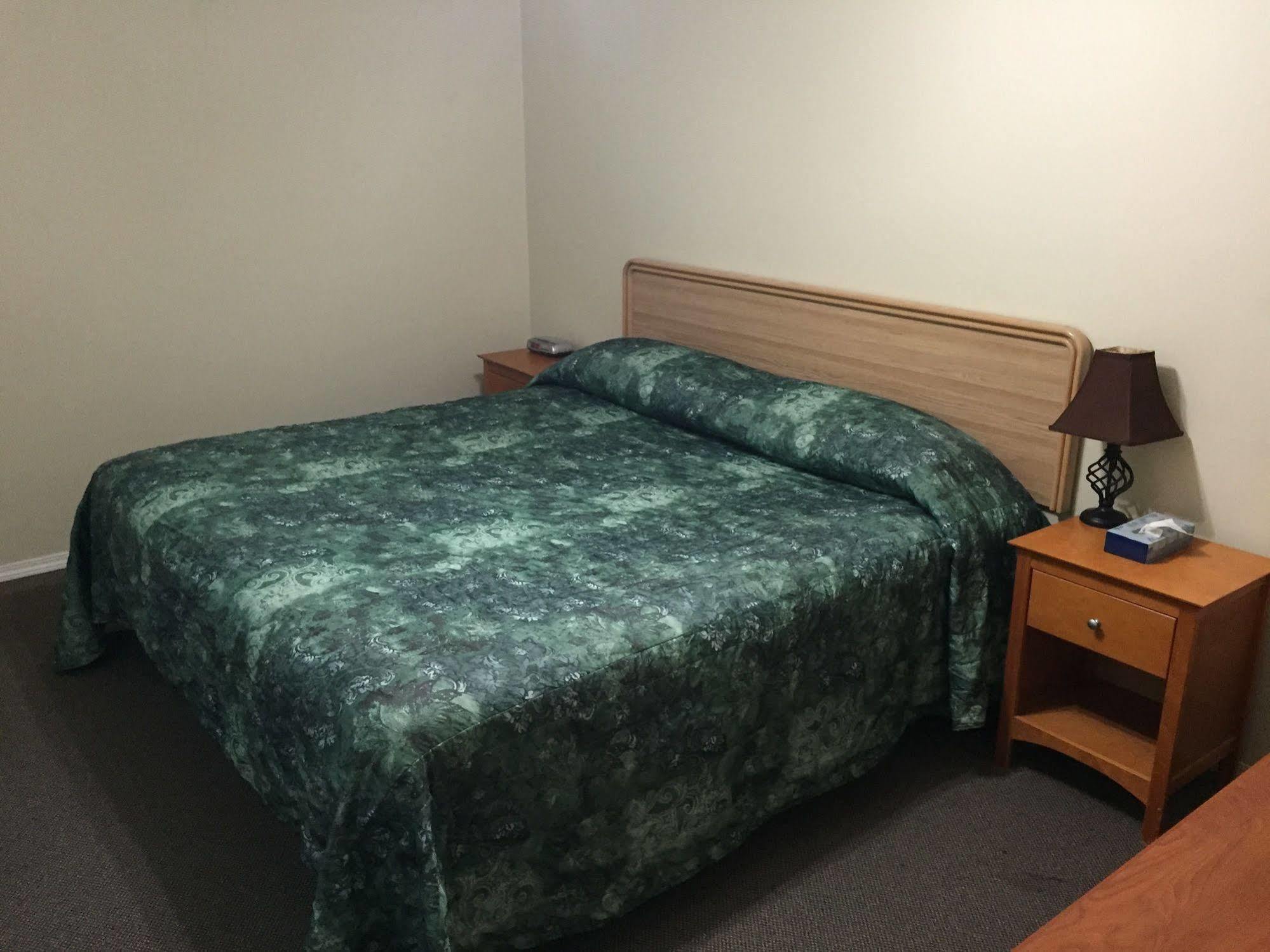 King'S Hotel & Motel By Elevate Rooms Shaunavon Esterno foto